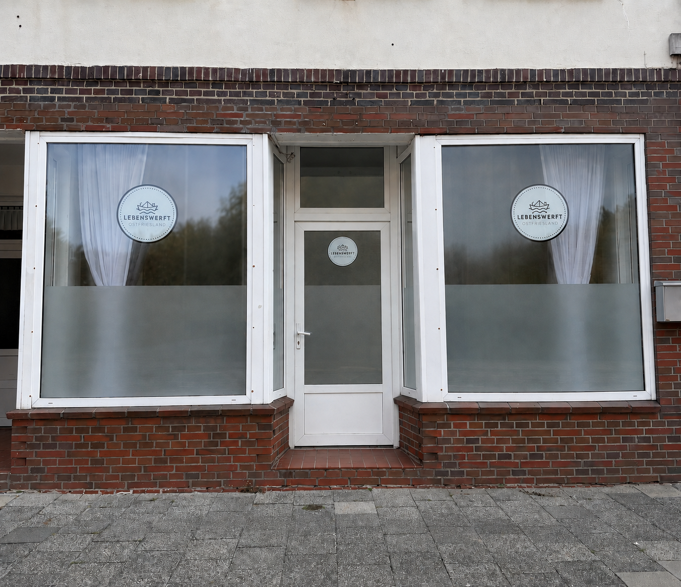 Außenansicht des Büros von Lebenswerft Ostfriesland in Emden
